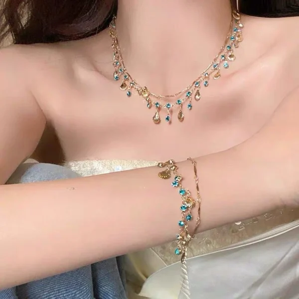 Necklaces, outlets, women's accessories - Image 1