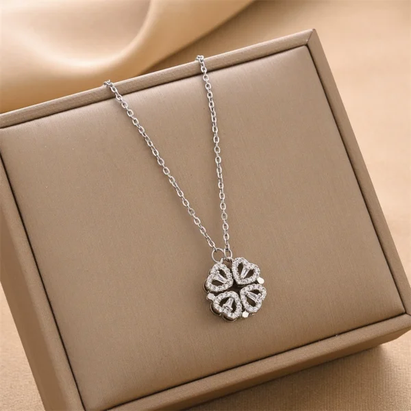 Clover necklace outlets women's - Image 2