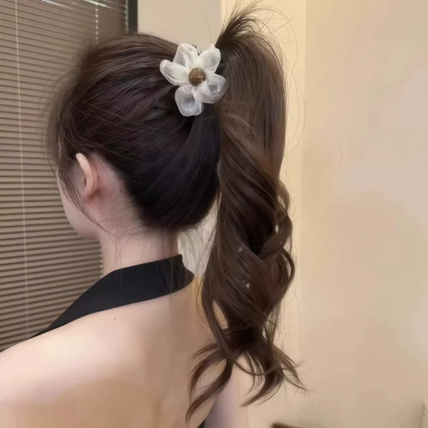 Grab clip flower hair accessory - Image 4
