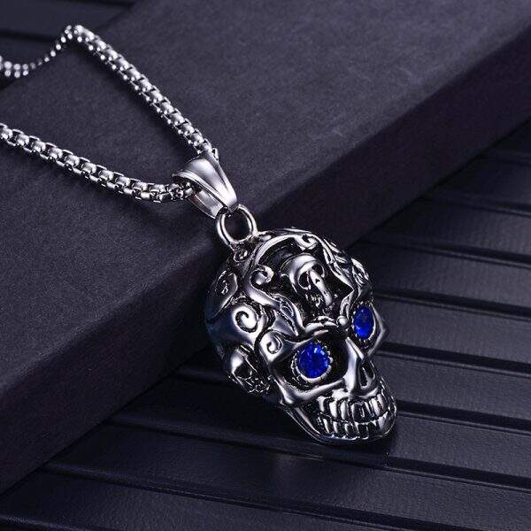Titanium skull necklace - Image 2