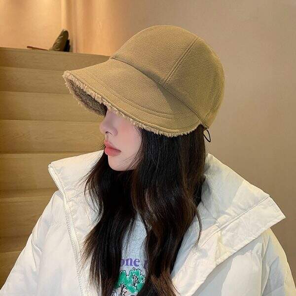 Zhao Lusi's child wearing the same hat - Image 4