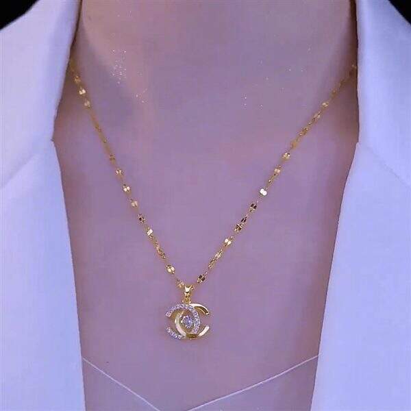 Dynamic C-shaped necklace - Image 5