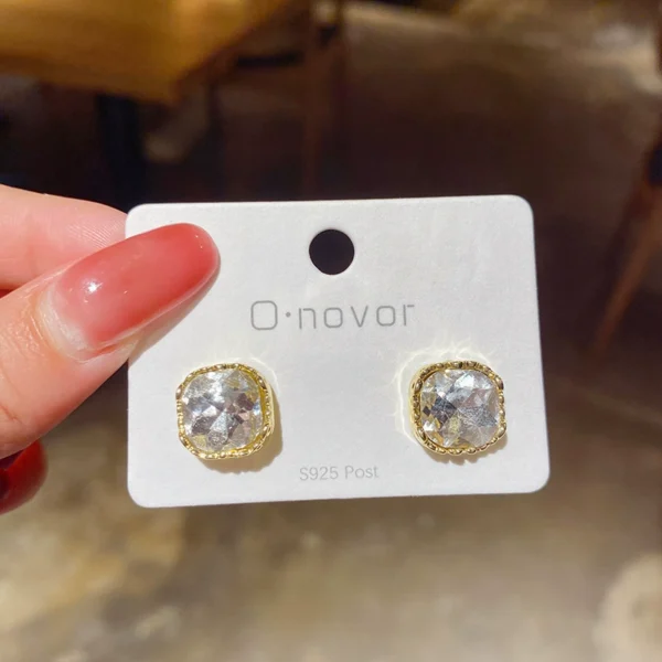 18K gold square diamond studded earrings - Image 3