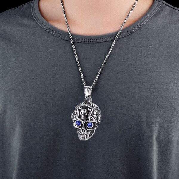 Titanium skull necklace - Image 4