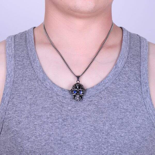 Titanium skull necklace - Image 3