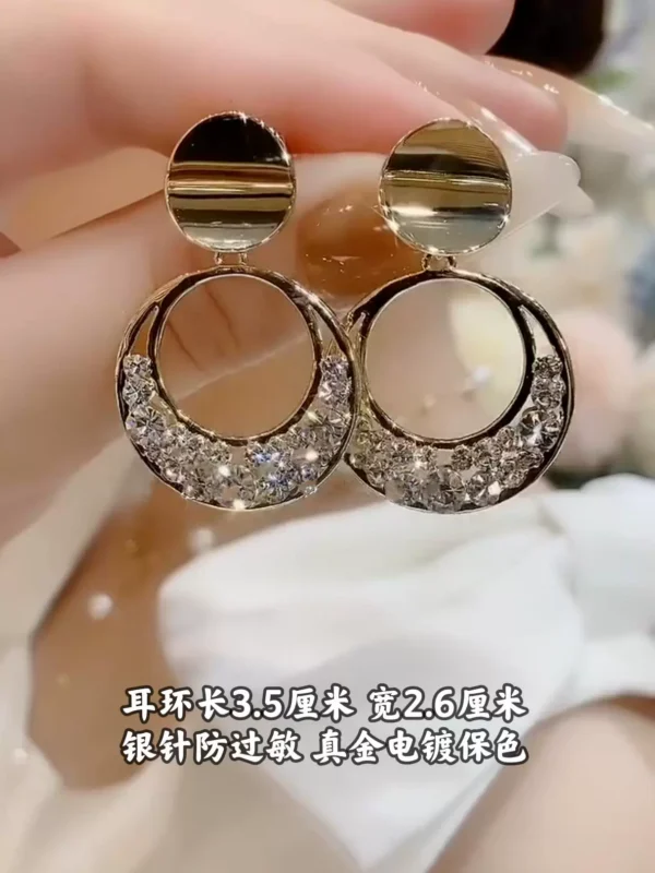 Cang Man Diamond Super Flash Round Eardrops - Image 1