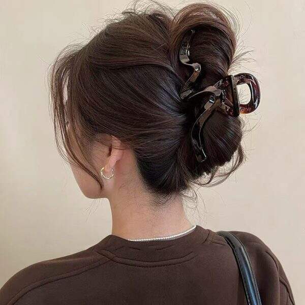 Simple Wave Gripper for Women 2024 - Image 1