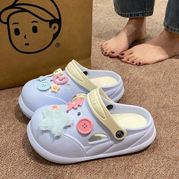 Students are allowed to wear flip flops with a toe cap outside - Image 1