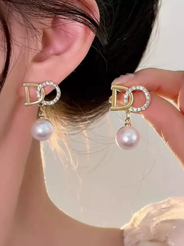 Premium imitation pearl earrings - Image 2