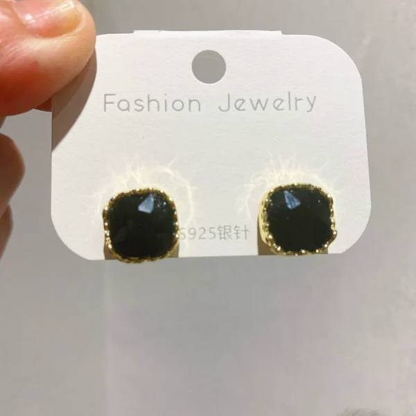 18K gold square diamond studded earrings - Image 4