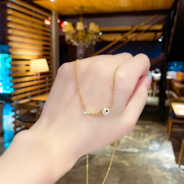 Luxury fishbone pendant necklace - Image 3