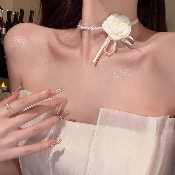 Pearl camellia necklace - Image 1