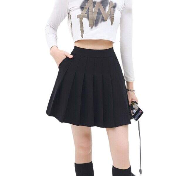 Short skirt - Image 5