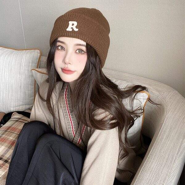 Knitted hat with letter R pattern - Image 2