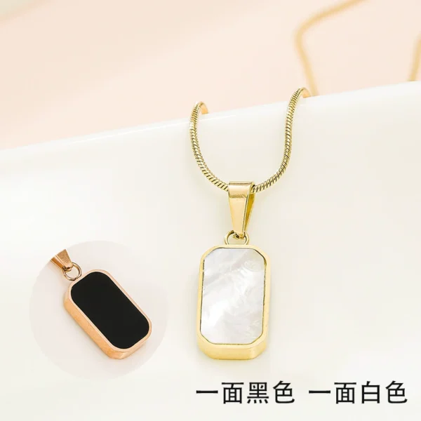 Black and white double-sided necklace - Image 1