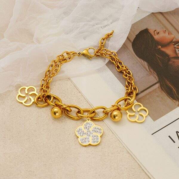 Flower-shaped diamond bracelet - Image 3