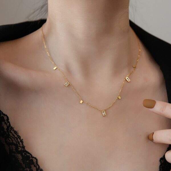 Luxurious and lightweight square crystal tassel necklace - Image 3