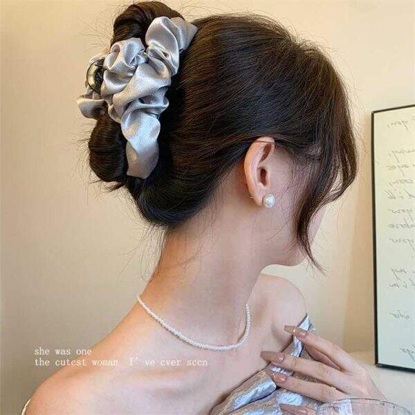 Cloud satin grip clip - Image 3