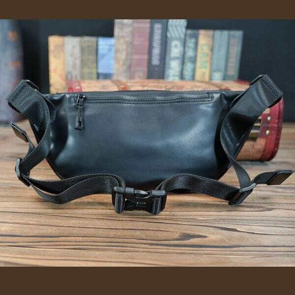 Comfortable and minimalist crossbody bag for men - Image 3