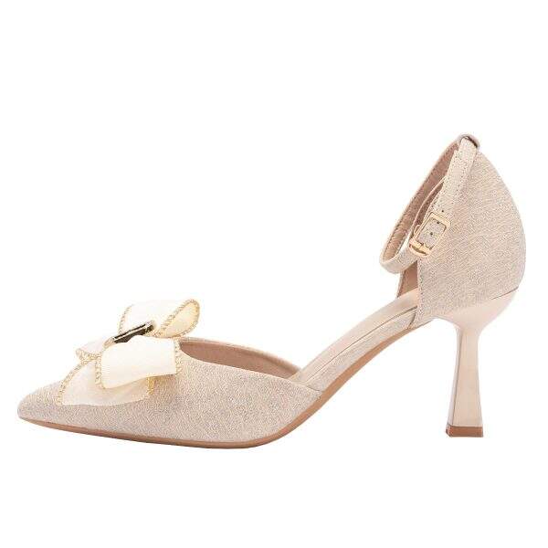 Pointed high heels are suitable for any clothing. - Image 5