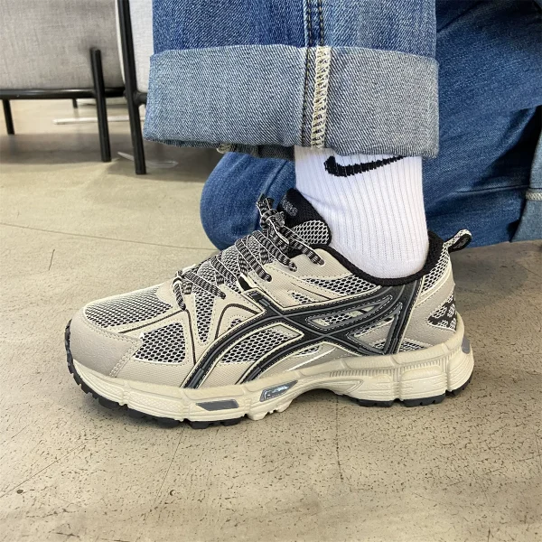 sneakers - Image 2
