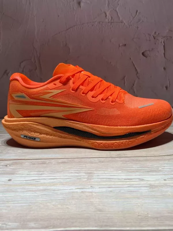 Running shoes and sports shoes - Image 5