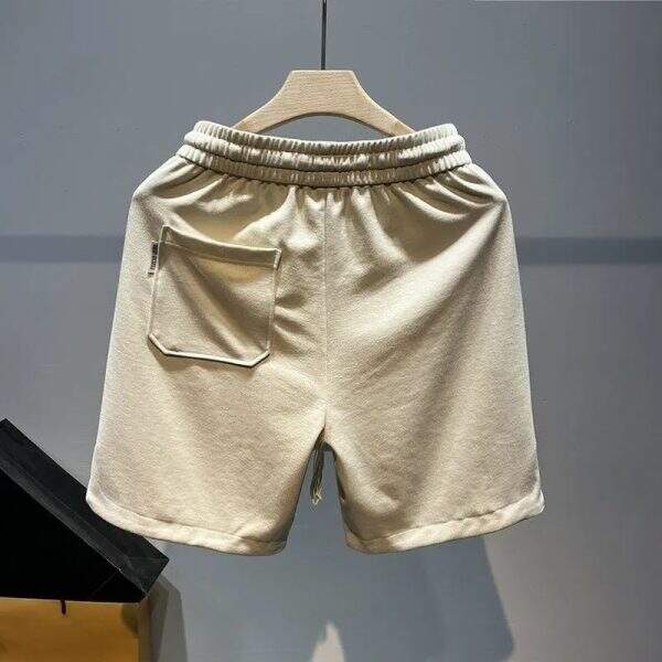 Men in shorts - Image 4
