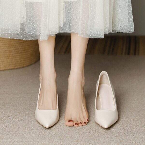 Naked pointed high heels - Image 3