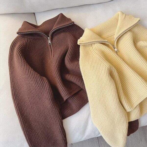 Loose V-neck sweater - Image 3