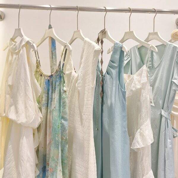 Long ruffle edge dress - Image 2