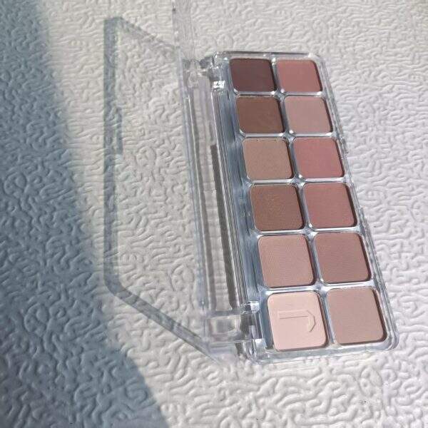 eye shadow plate is delicate - Image 4