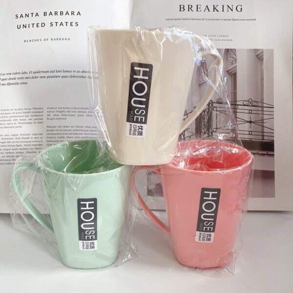 plastic drinking glasses - Image 1