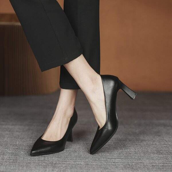 Black heeled leather shoes for women - Image 3