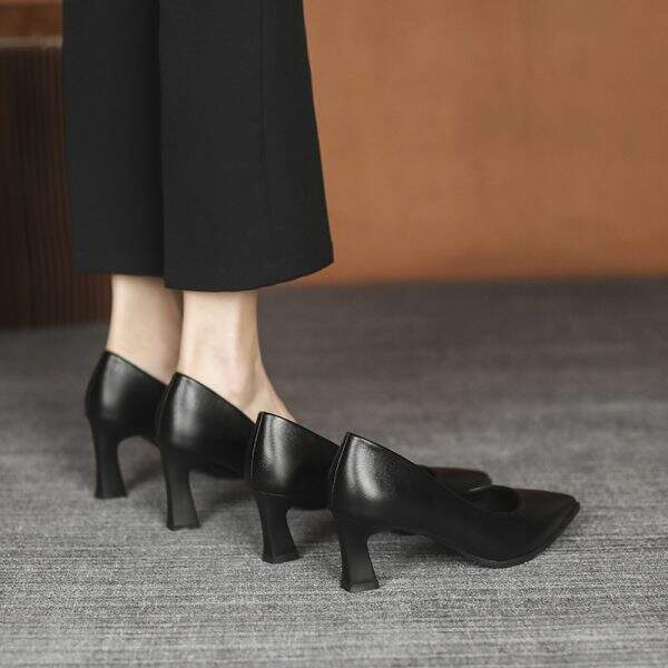 Black heeled leather shoes for women - Image 4