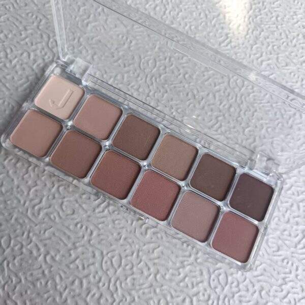 eye shadow plate is delicate - Image 1