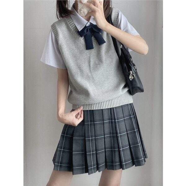 Sleeveless pullover sweater - Image 3