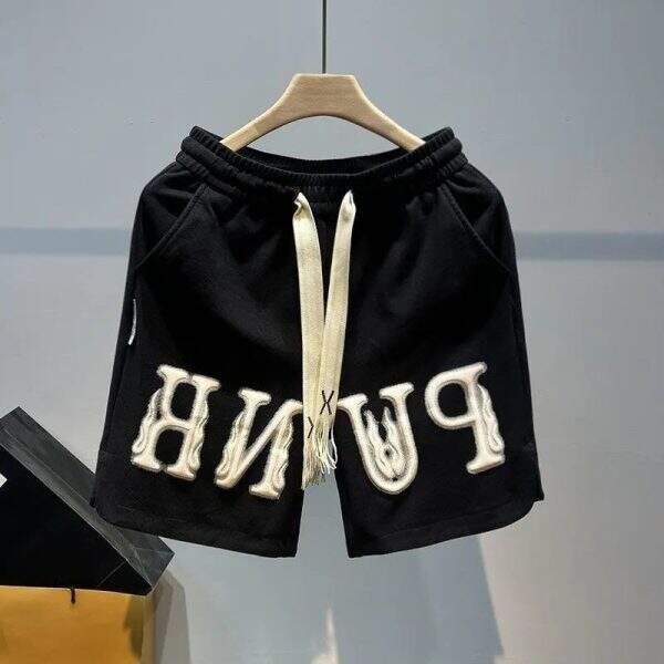 Men in shorts - Image 2