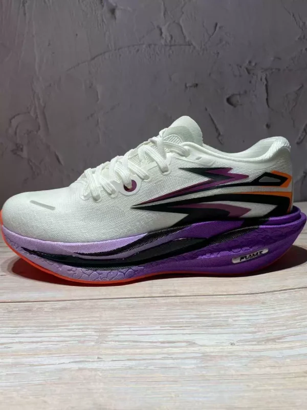 Running shoes and sports shoes - Image 4