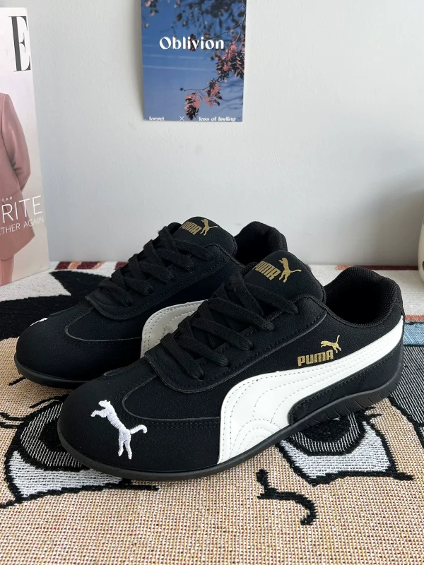 Black training shoes - Image 1