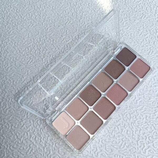 eye shadow plate is delicate - Image 3