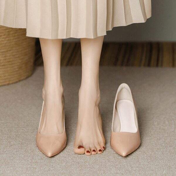 Naked pointed high heels - Image 4