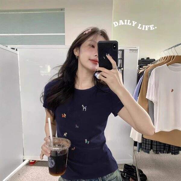 Short sleeved T-shirt for women - Image 3