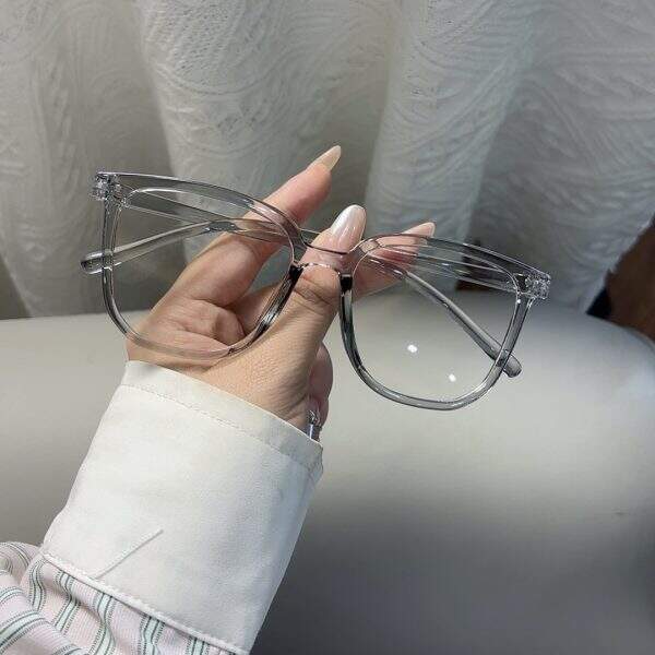 Fashionable black framed glasses - Image 2