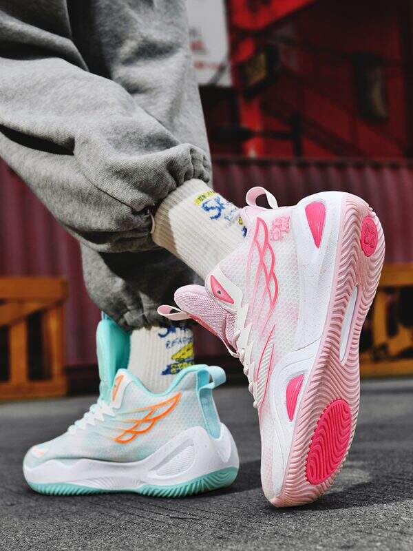 Sports shoes - Image 1