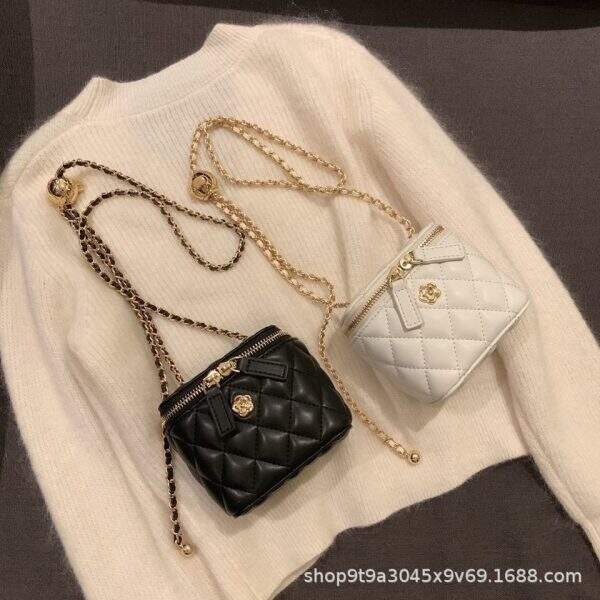Ladies' Camellia Shoulder Bag - Image 1