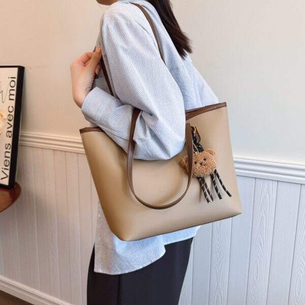The square bag has - Image 4