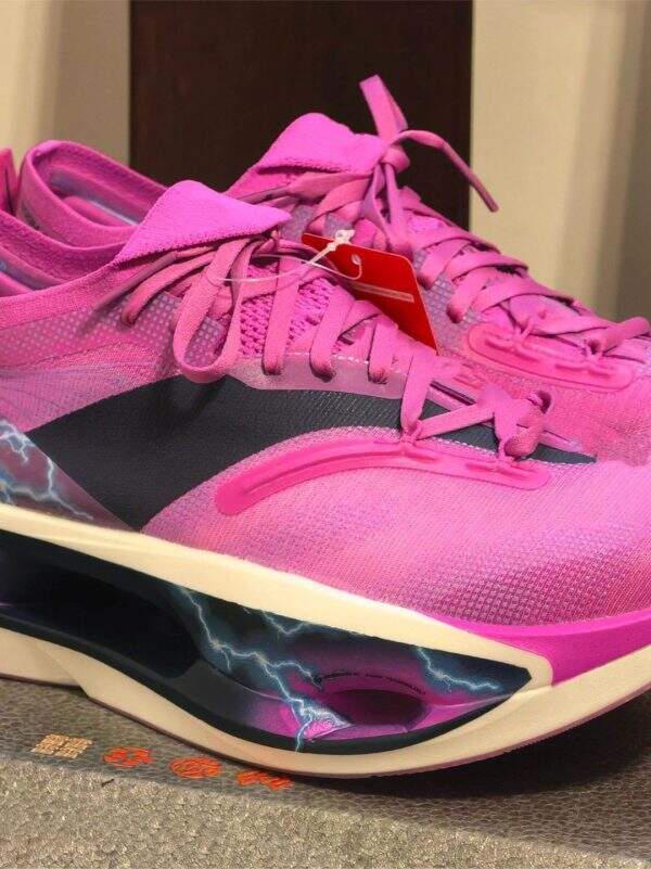 sneakers - Image 2