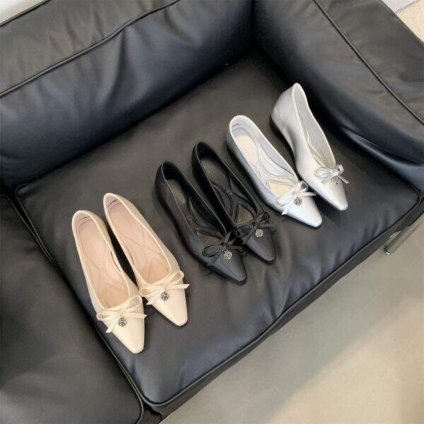Pointed flat shoes - Image 1