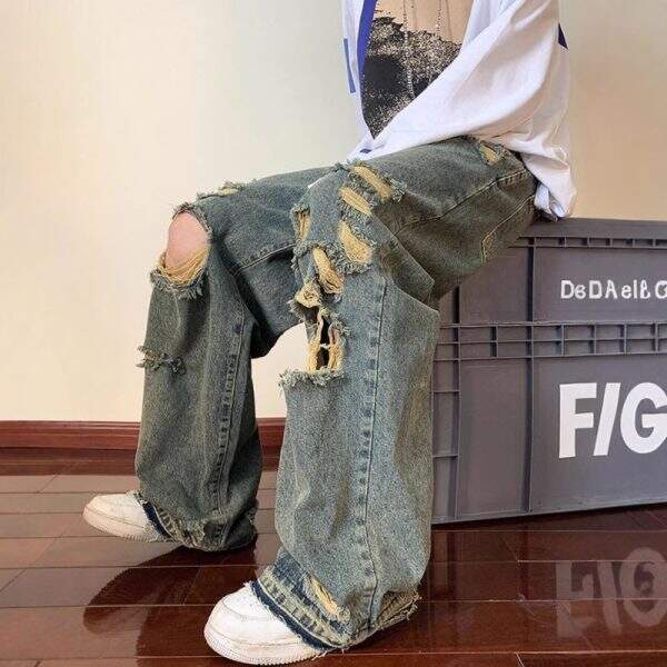 Hip hop style, a well-known trendy brand - Image 1