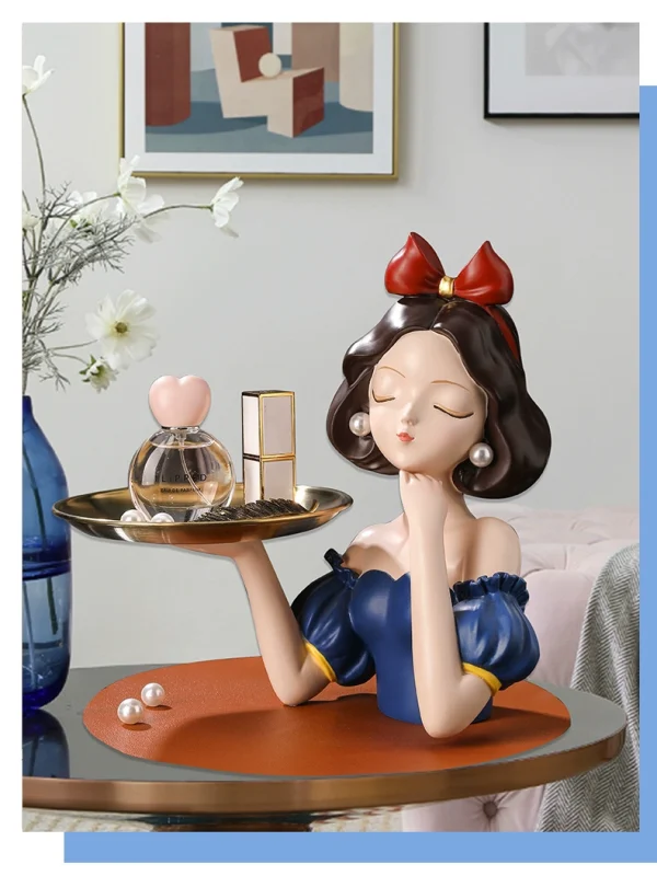 Snow White holding a large jewelry tray - Image 4